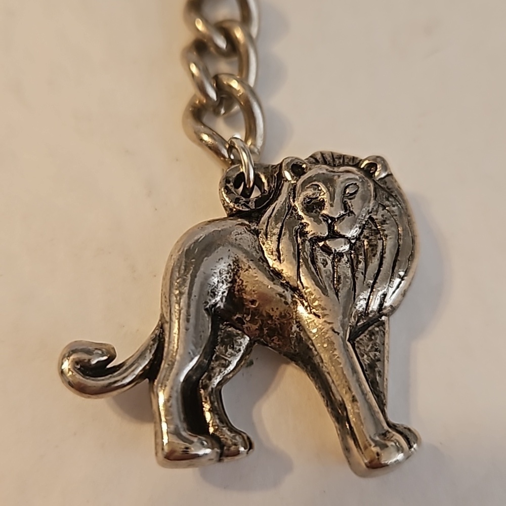 LION Silvertone Key Chain - Picture 2 of 4